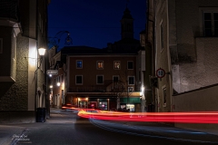 Hallein-bei-Nacht-mit-Lichtspuren-100322